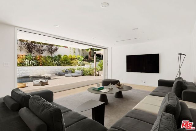 1431 Stradella Road, Los Angeles, CA 90077