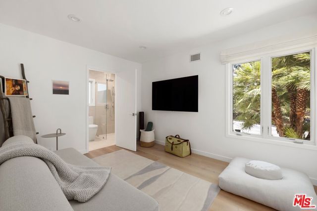 1431 Stradella Road, Los Angeles, CA 90077