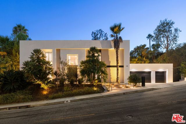 1431 Stradella Road, Los Angeles, CA 90077