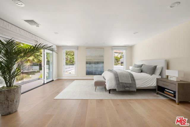 1431 Stradella Road, Los Angeles, CA 90077
