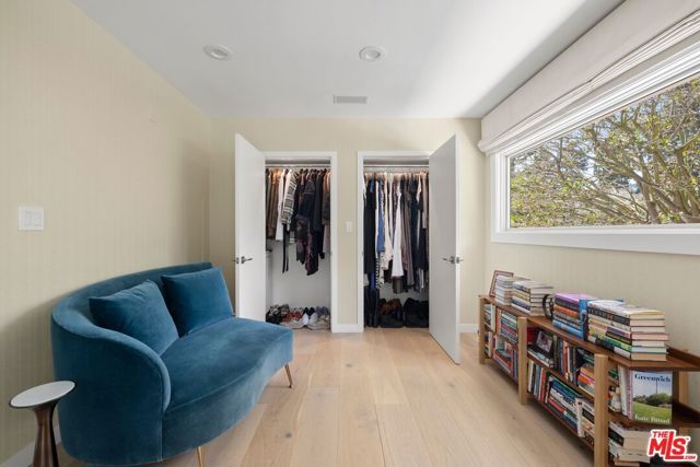 1431 Stradella Road, Los Angeles, CA 90077