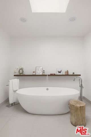 1431 Stradella Road, Los Angeles, CA 90077