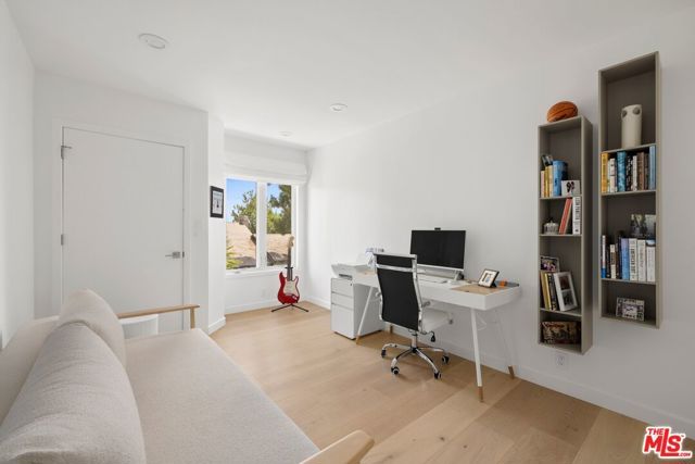 1431 Stradella Road, Los Angeles, CA 90077