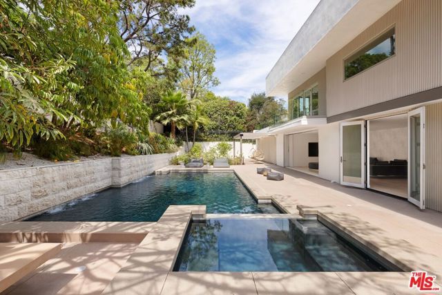 1431 Stradella Road, Los Angeles, CA 90077
