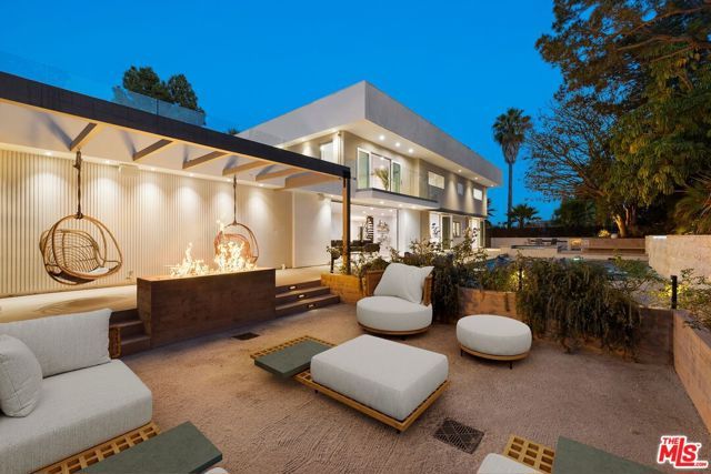 1431 Stradella Road, Los Angeles, CA 90077