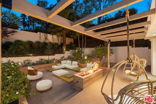 1431 Stradella Road, Los Angeles, CA 90077