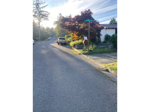 2493 PORTLAND Aly, Eugene, OR 97405
