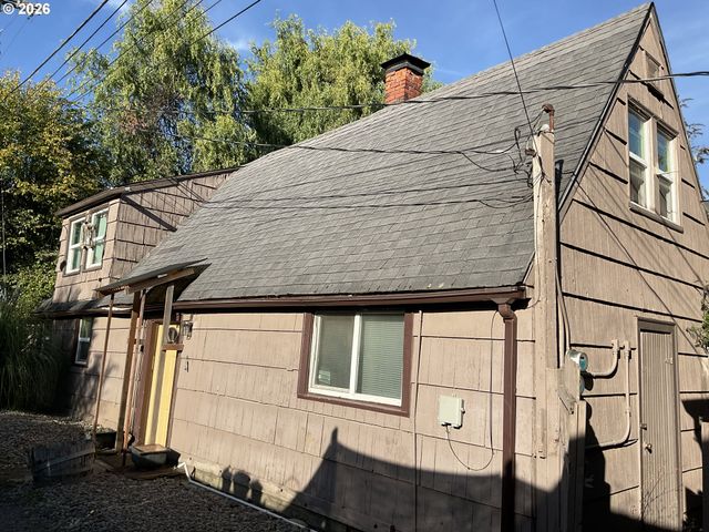 2493 PORTLAND Aly, Eugene, OR 97405