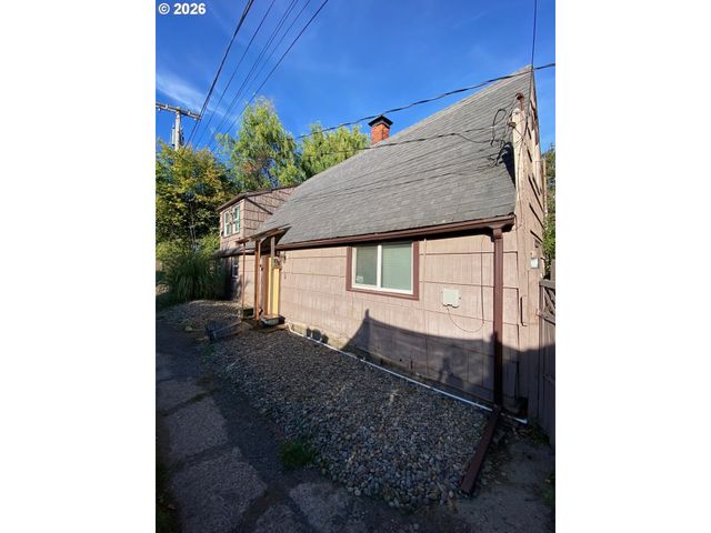 2493 PORTLAND Aly, Eugene, OR 97405