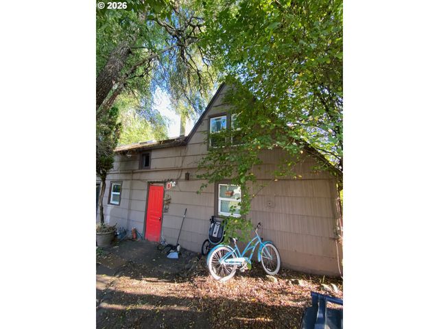 2493 PORTLAND Aly, Eugene, OR 97405