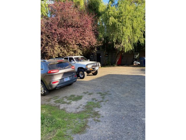 2493 PORTLAND Aly, Eugene, OR 97405