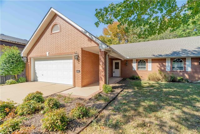 2580 & 2582 E Kantz Drive, Fayetteville, AR 72703