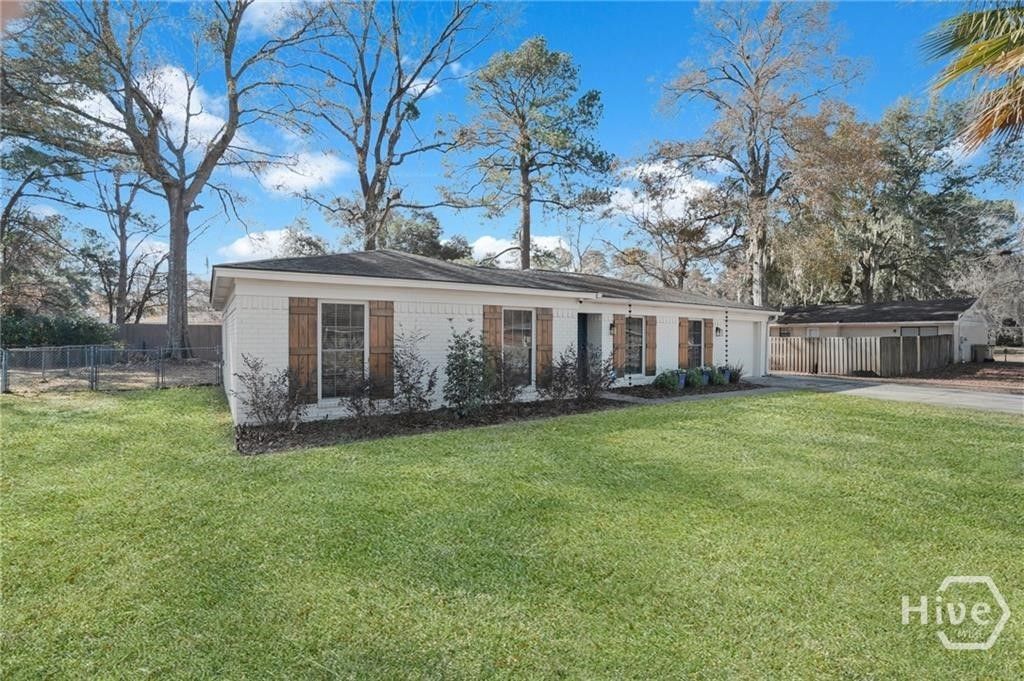 Image 2 of property listing at 70 Quail Lane, Richmond Hill, GA 31324