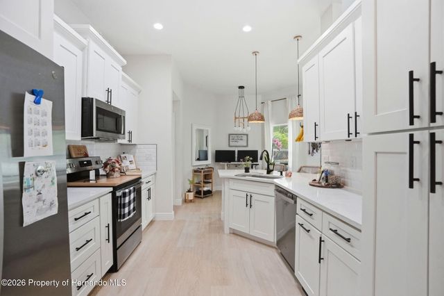 7279 Blackbird Avenue, Weeki Wachee, FL 34613