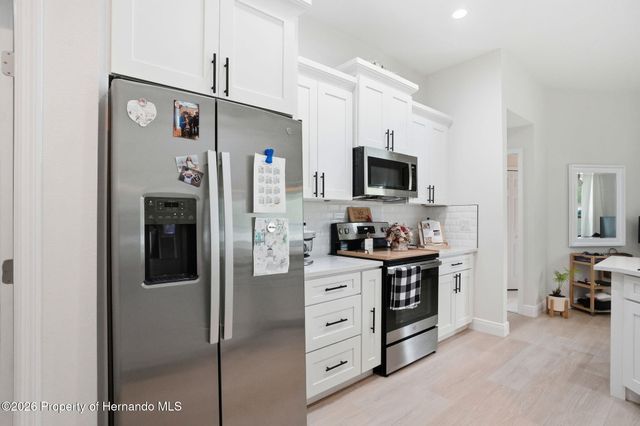 7279 Blackbird Avenue, Weeki Wachee, FL 34613