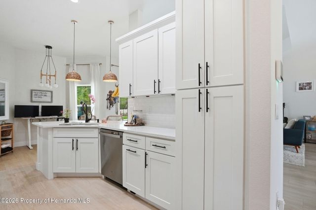 7279 Blackbird Avenue, Weeki Wachee, FL 34613