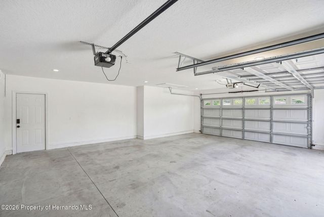 7279 Blackbird Avenue, Weeki Wachee, FL 34613