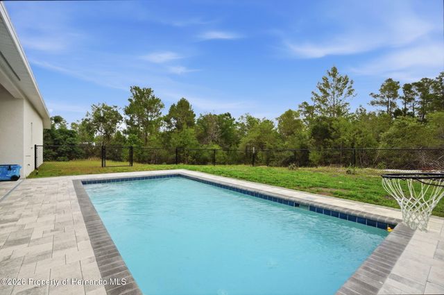 7279 Blackbird Avenue, Weeki Wachee, FL 34613