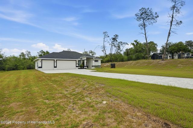 7279 Blackbird Avenue, Weeki Wachee, FL 34613