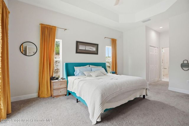 7279 Blackbird Avenue, Weeki Wachee, FL 34613