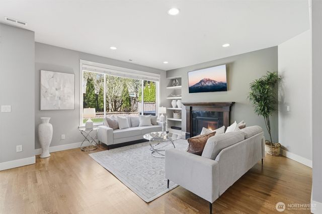 27260 SE 19th Place, Sammamish, WA 98075