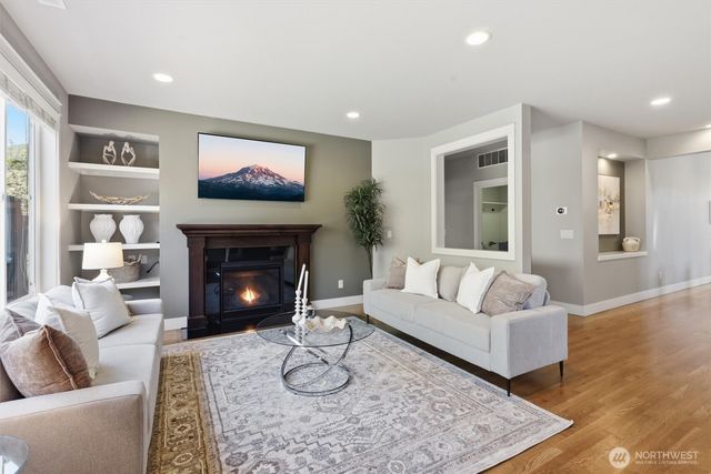 27260 SE 19th Place, Sammamish, WA 98075