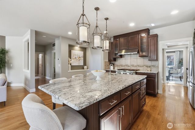 27260 SE 19th Place, Sammamish, WA 98075