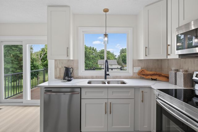 18735 Pennington Avenue, Eden Prairie, MN 55346