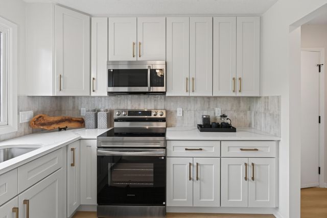 18735 Pennington Avenue, Eden Prairie, MN 55346