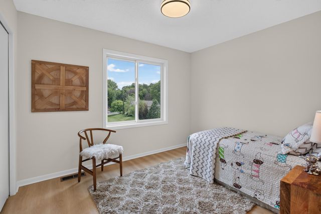 18735 Pennington Avenue, Eden Prairie, MN 55346