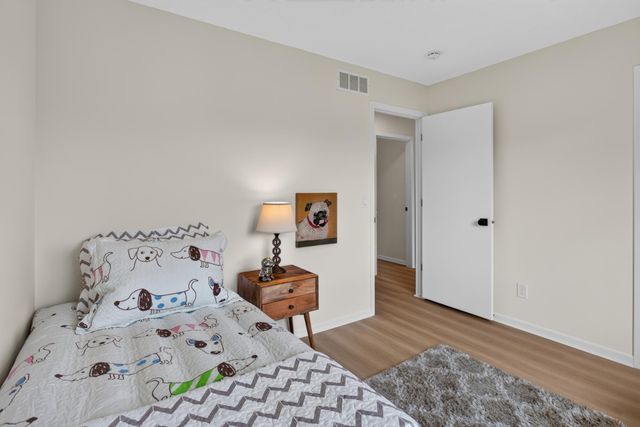 18735 Pennington Avenue, Eden Prairie, MN 55346