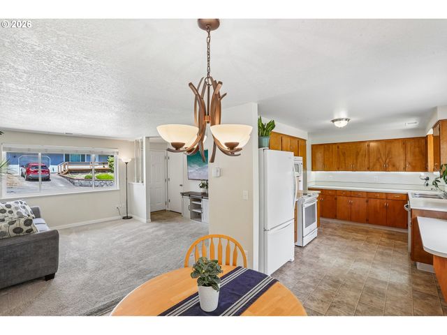 14682 Sw MAY Ct, Sherwood, OR 97140