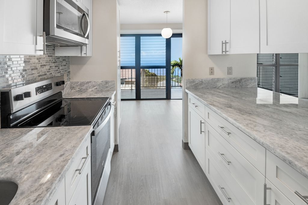 Image 1 of property listing at 79-7199 MAMALAHOA HWY, #225, Holualoa, HI 96725