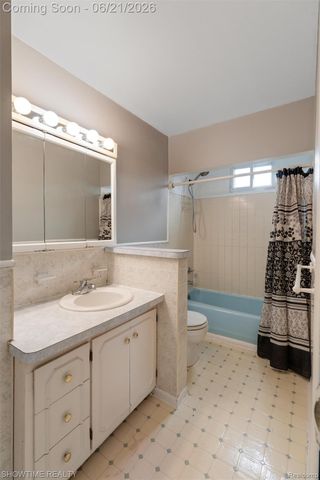 26518 Hollywood Street, Roseville, MI 48066