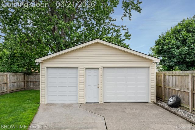 26518 Hollywood Street, Roseville, MI 48066