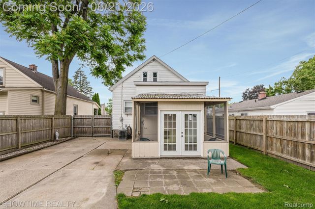 26518 Hollywood Street, Roseville, MI 48066
