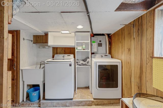 26518 Hollywood Street, Roseville, MI 48066