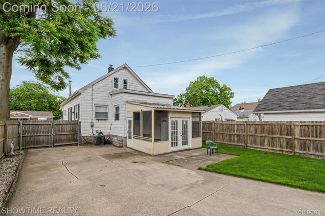 26518 Hollywood Street, Roseville, MI 48066