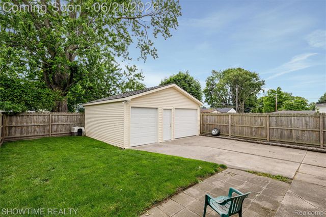 26518 Hollywood Street, Roseville, MI 48066