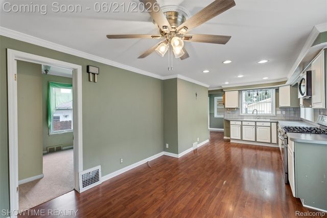 26518 Hollywood Street, Roseville, MI 48066