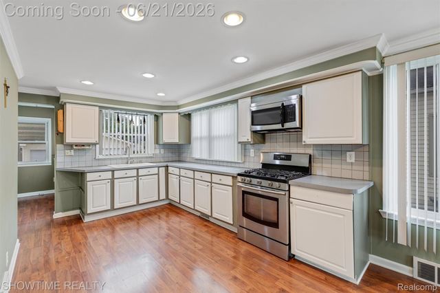 26518 Hollywood Street, Roseville, MI 48066