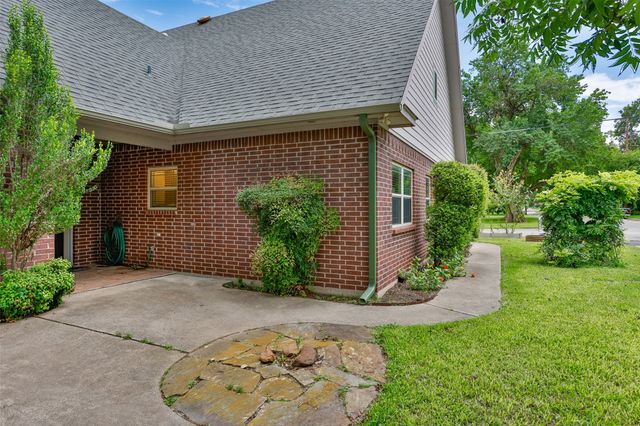 226 Gordon Street, Gainesville, TX 76240