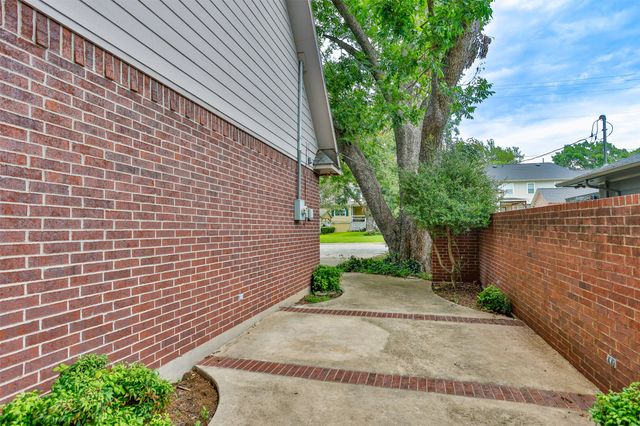 226 Gordon Street, Gainesville, TX 76240