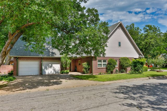 226 Gordon Street, Gainesville, TX 76240