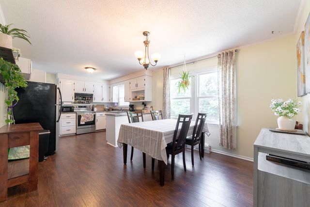 2711 Dove Ct, Clarksville, TN 37040