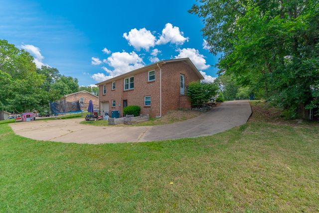 2711 Dove Ct, Clarksville, TN 37040