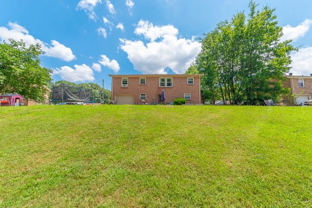 2711 Dove Ct, Clarksville, TN 37040