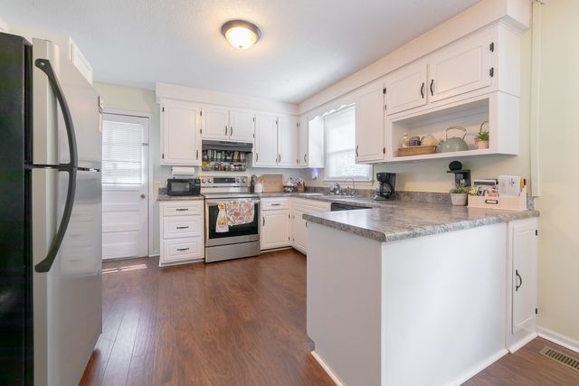 2711 Dove Ct, Clarksville, TN 37040