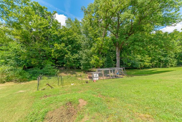 2711 Dove Ct, Clarksville, TN 37040