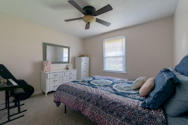2711 Dove Ct, Clarksville, TN 37040